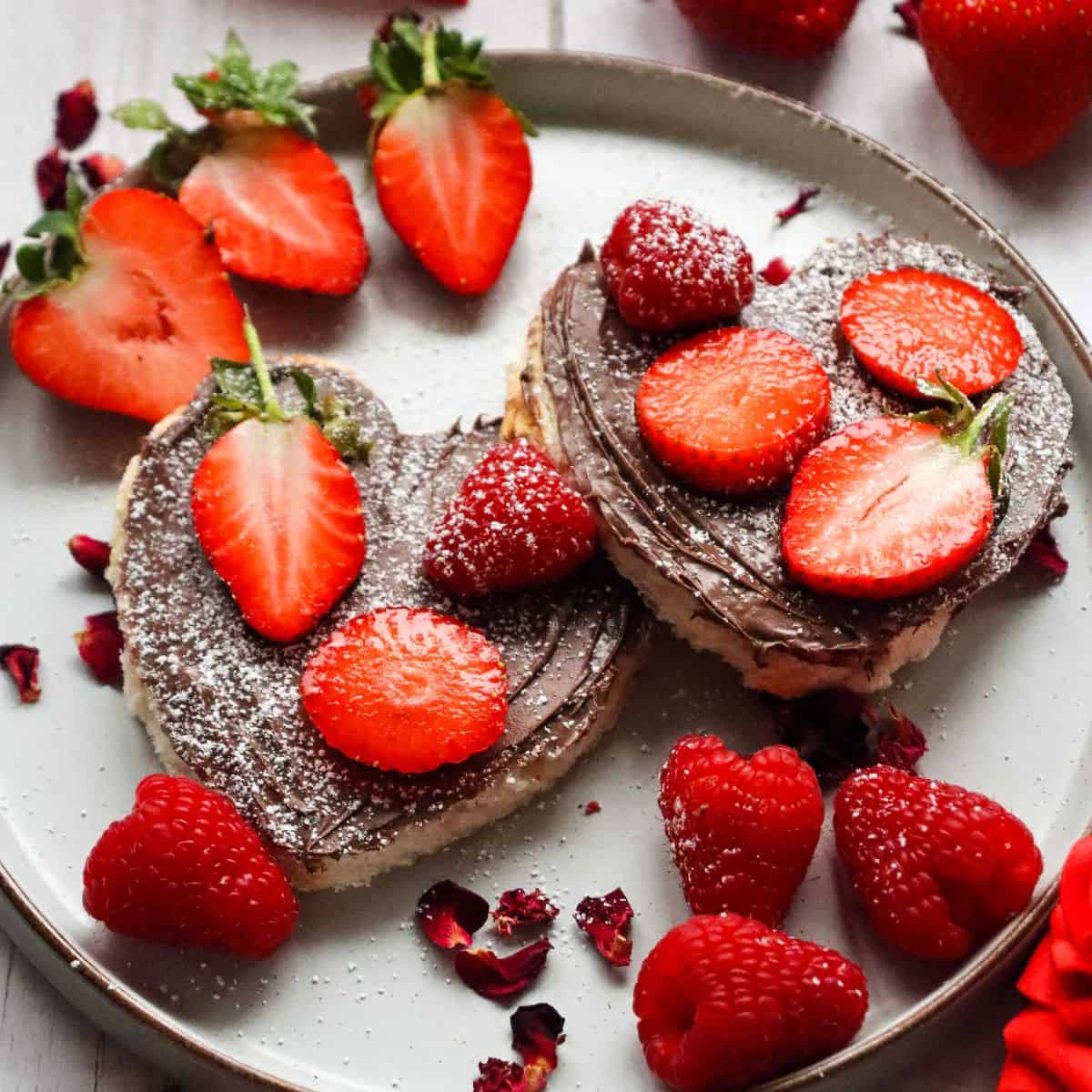 Jam or Nutella? Heart Toast Ideas for a Special Valentine's Morning